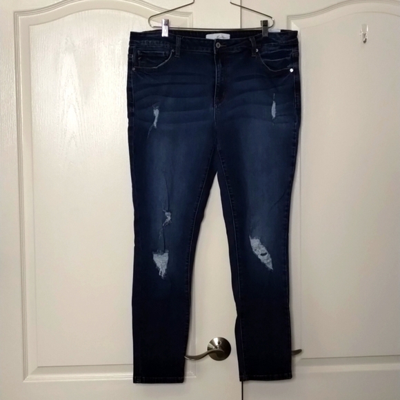 KanCan women's 2XL amazing stretch distressed skinny jeans medium wash - Picture 1 of 11